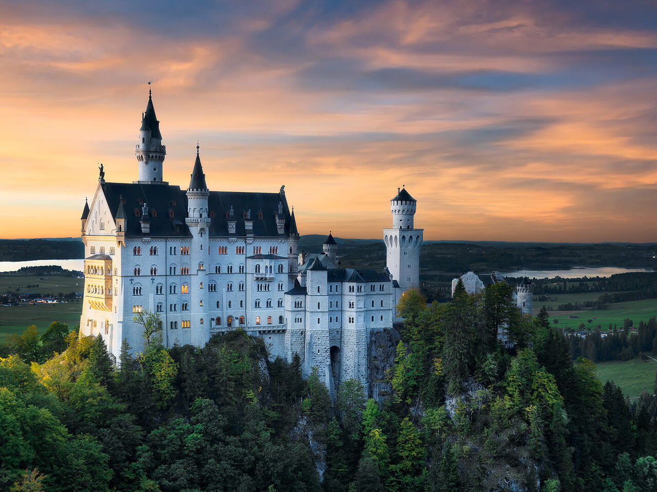 Castello di Neuschwanstein nella luce della sera